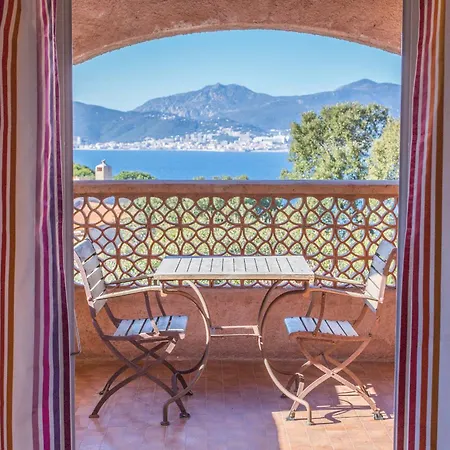 Hébergement de vacances Avec Vue De Rêve Sur La Baie D'ajaccio Et Les Sanguinaires à Pour 8 Personnes *